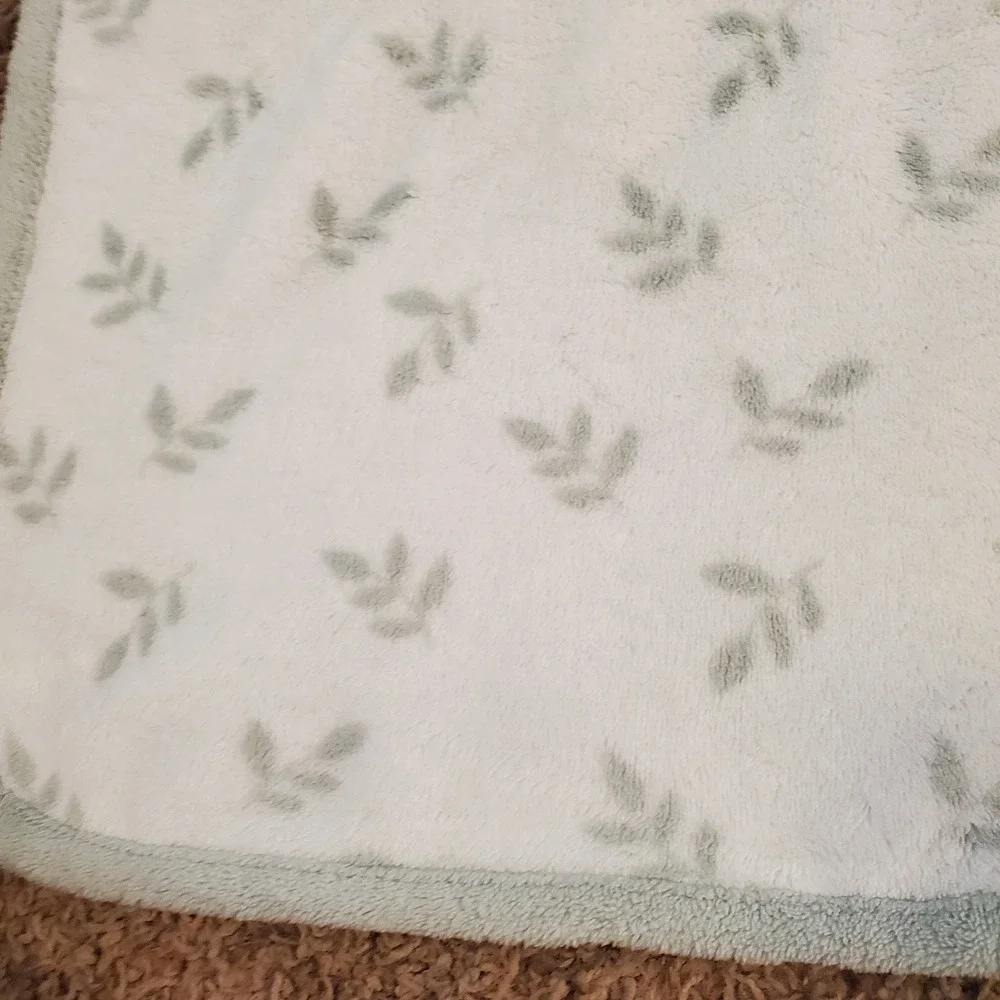 NEW parent's choice Plush baby blanket. 30 by 40 inches. White & green hedgehog